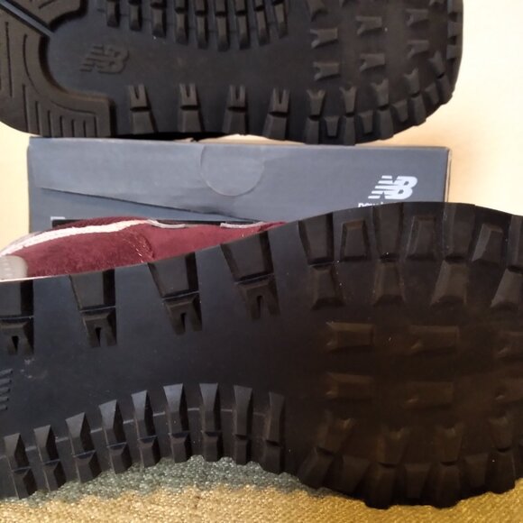 New Balance 574 Core Classic - Women's Sz 8.5 Medium- Burgundy Suede/Mesh - Picture 3 of 9